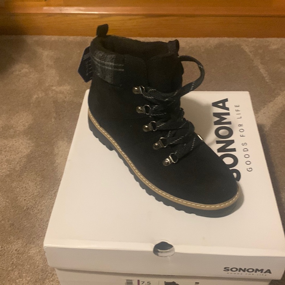 Sonoma boots new in box with tags!! Never worn